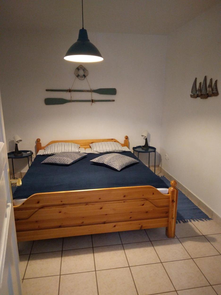Siraly Haz Apartment Revfulop Room photo
